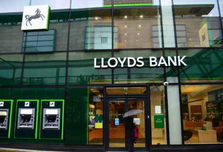 Simon Davies Leaves Linklaters To Join Lloyds Banking Group… And Is Conducting A Review Of Their Legal Function?